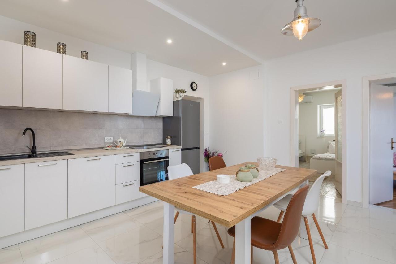 Blue Lagoon Beach Apartments ดูกีรัท ภายนอก รูปภาพ